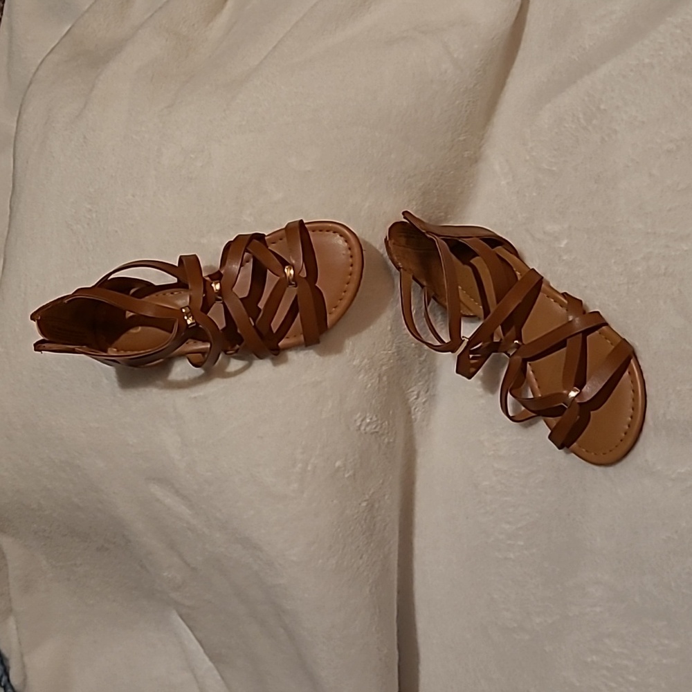 Tween Strappy Criss-Cross Sandals